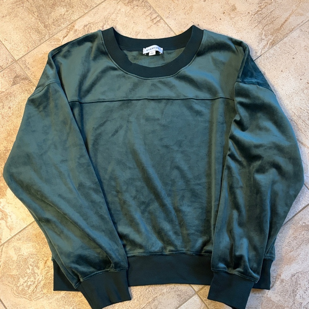 Evereve Women’s Forest Green Velvet Crewneck Pullover
